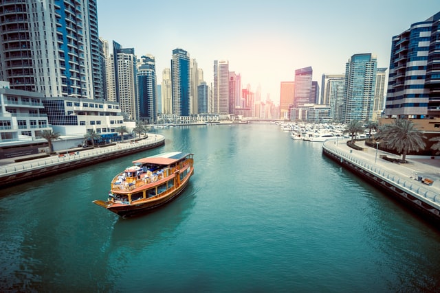 Dubai és Abu Dhabi magyarul