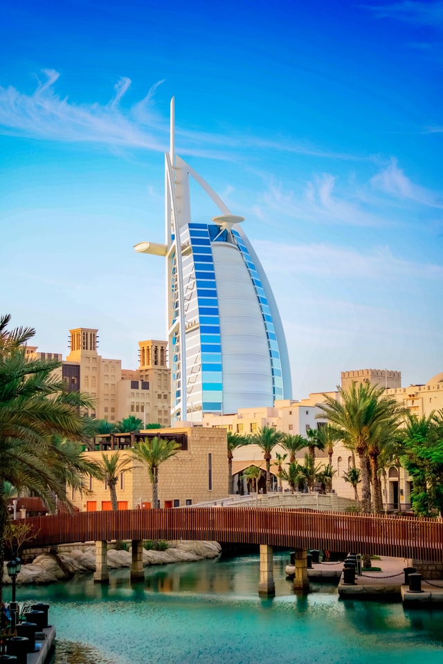 Dubai és Abu Dhabi magyarul