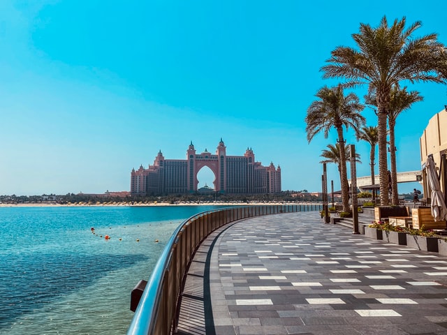 Dubai és Abu Dhabi magyarul