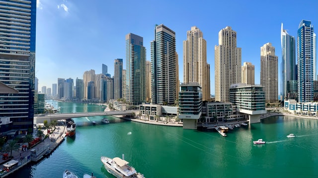 Dubai és Abu Dhabi magyarul