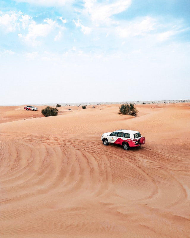 Dubai és Abu Dhabi magyarul